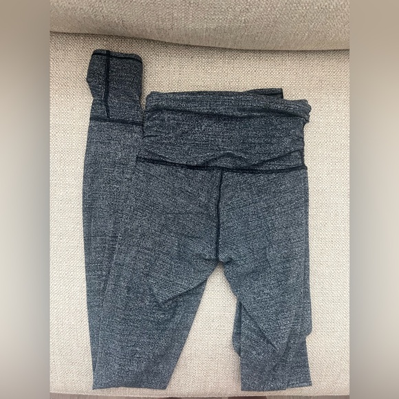 Size 2 lululemon high-rise, pant 28” - Picture 1 of 3